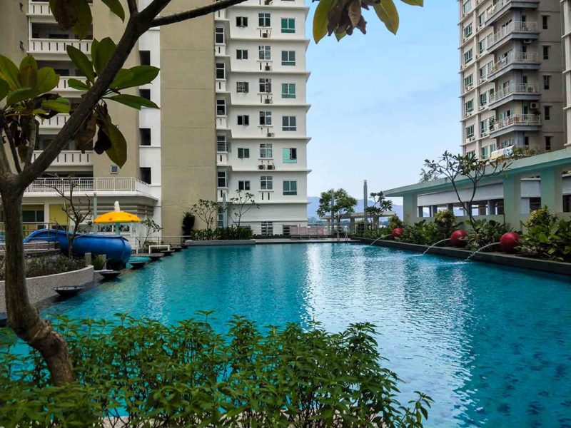 マレーシアのコンドミニアムのプール