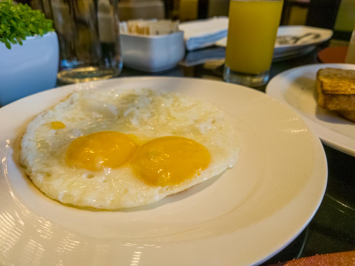 ホテル ストライプスの朝食は１階の「Brasserie 25」